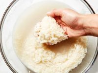 de ce trebuie spălat orezul înainte de a-l găti