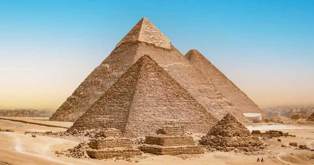 Câte piramide egiptene antice mai există